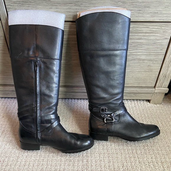 Ralph Lauren Shoes - Ralph Lauren size 6 never worn flat black boots
